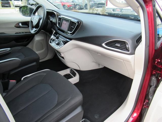 Certified 2023 Chrysler Voyager LX FWD image 11