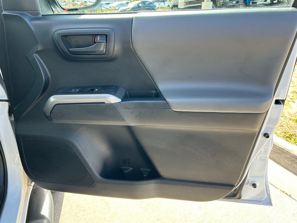 Used 2023 Toyota Tacoma SR5 AWD/4WD image 29