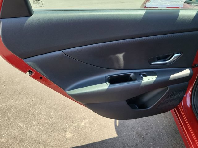 Certified 2025 Hyundai Elantra SE FWD image 11