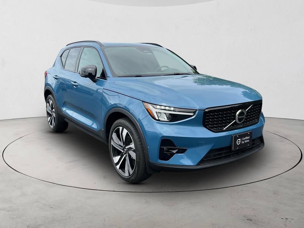 Certified 2023 Volvo XC40 B5 Plus w/ Driver Assist Package AWD/4WD image 7