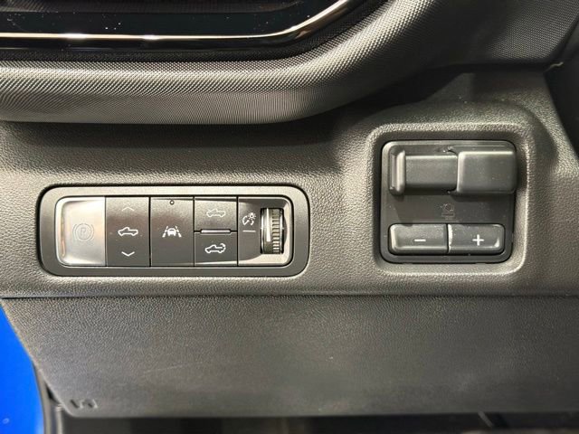 Used 2025 Chevrolet Silverado EV RST AWD/4WD image 33