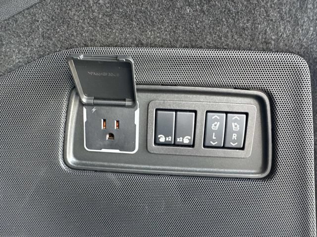 Used 2025 Cadillac Escalade V AWD/4WD image 14