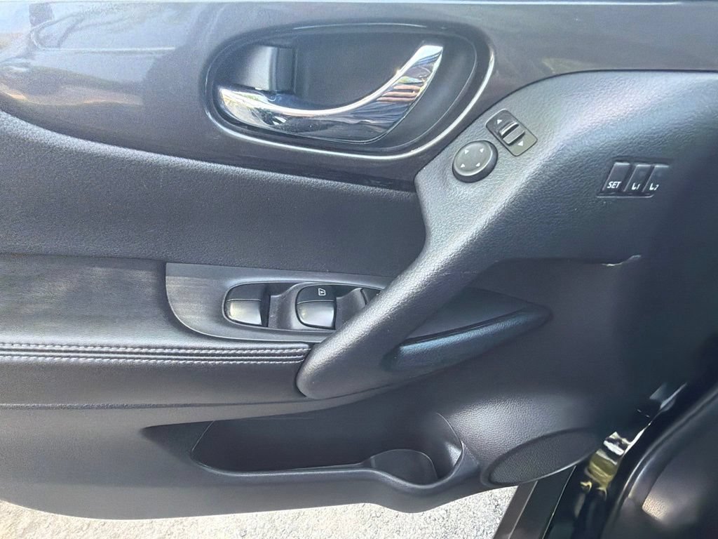 Used 2020 Nissan Rogue SV w/ Sun & Sound Touring Package AWD/4WD image 20