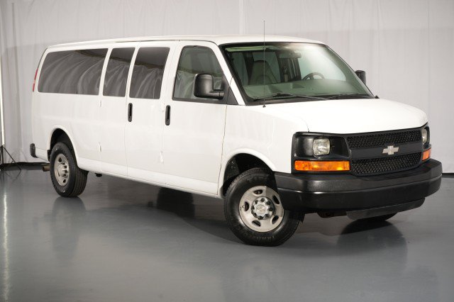 Used 2008 Chevrolet Express 3500 Extended Passenger RWD image 6