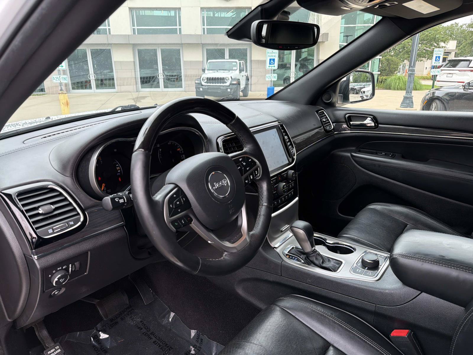 Used 2019 Jeep Grand Cherokee Overland AWD/4WD image 19
