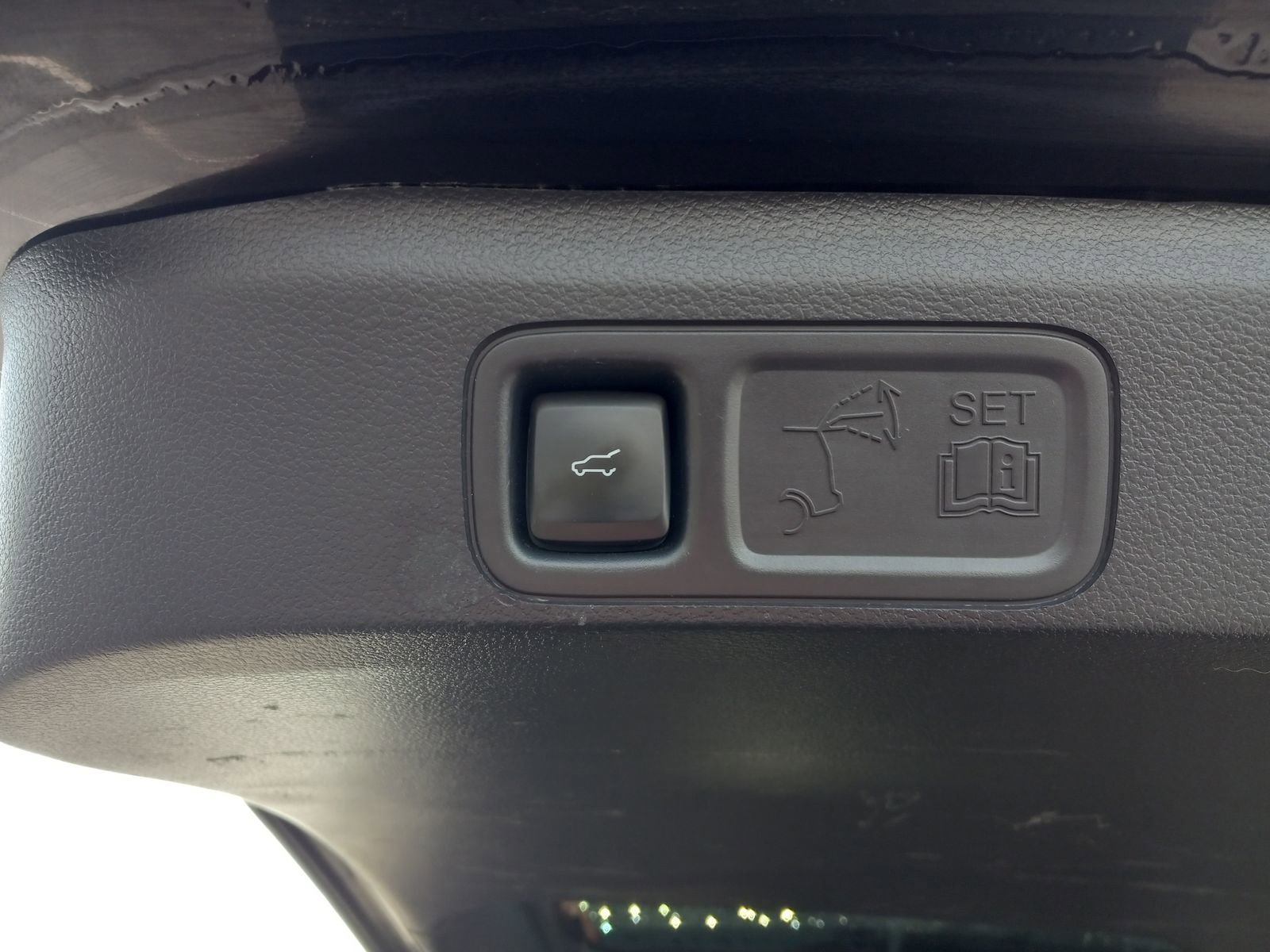 Used 2024 Ford Expedition Limited AWD/4WD image 13