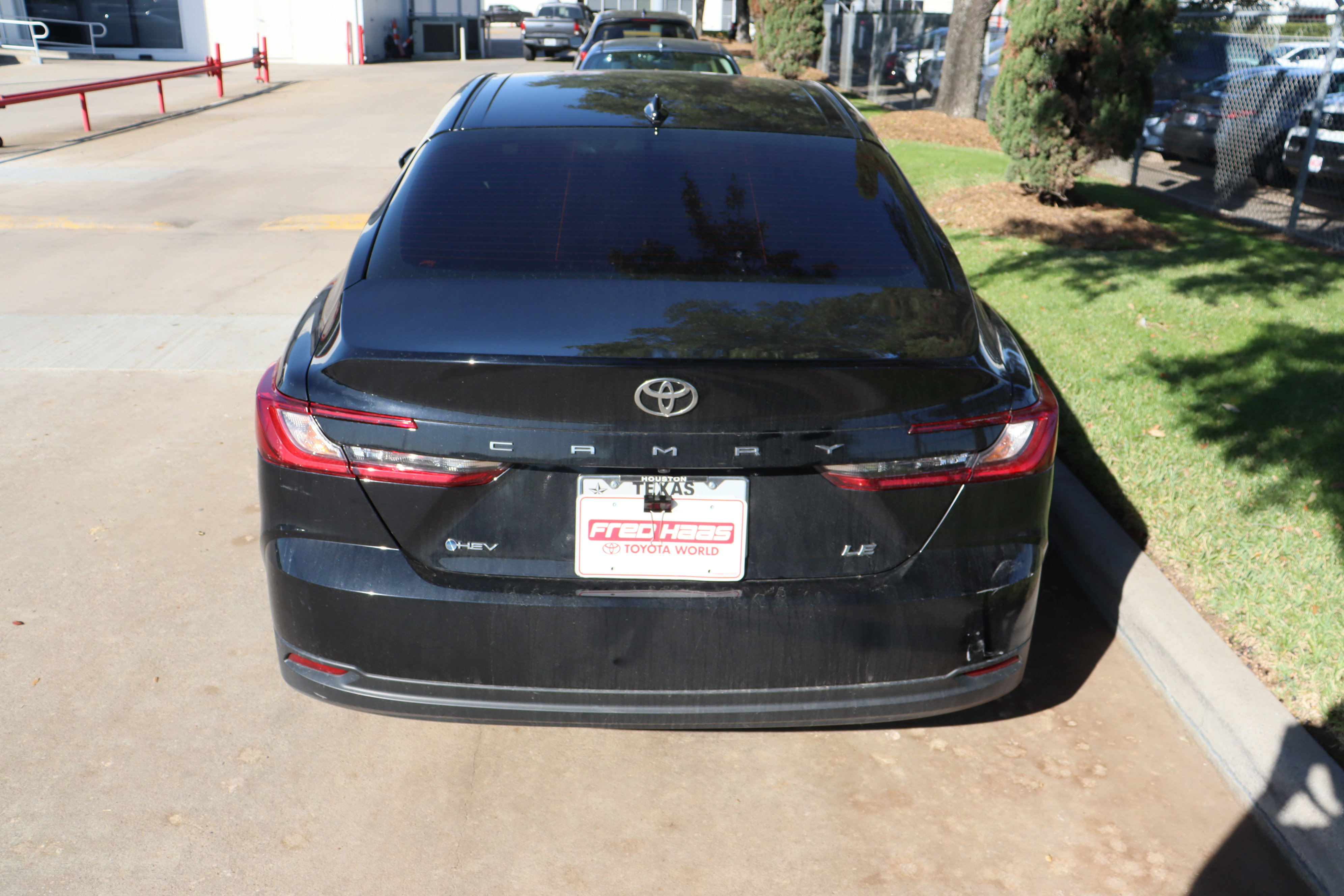 Used 2025 Toyota Camry LE image 8