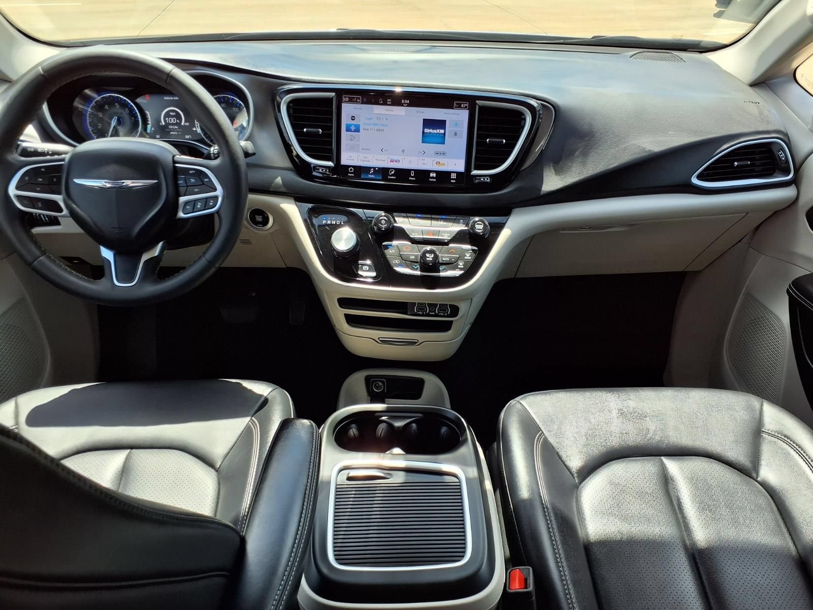 Used 2024 Chrysler Pacifica Touring-L FWD image 9