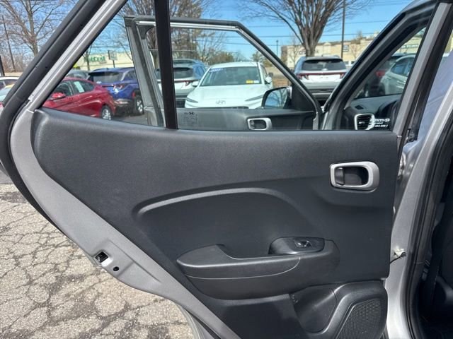Certified 2023 Hyundai Venue SEL image 33