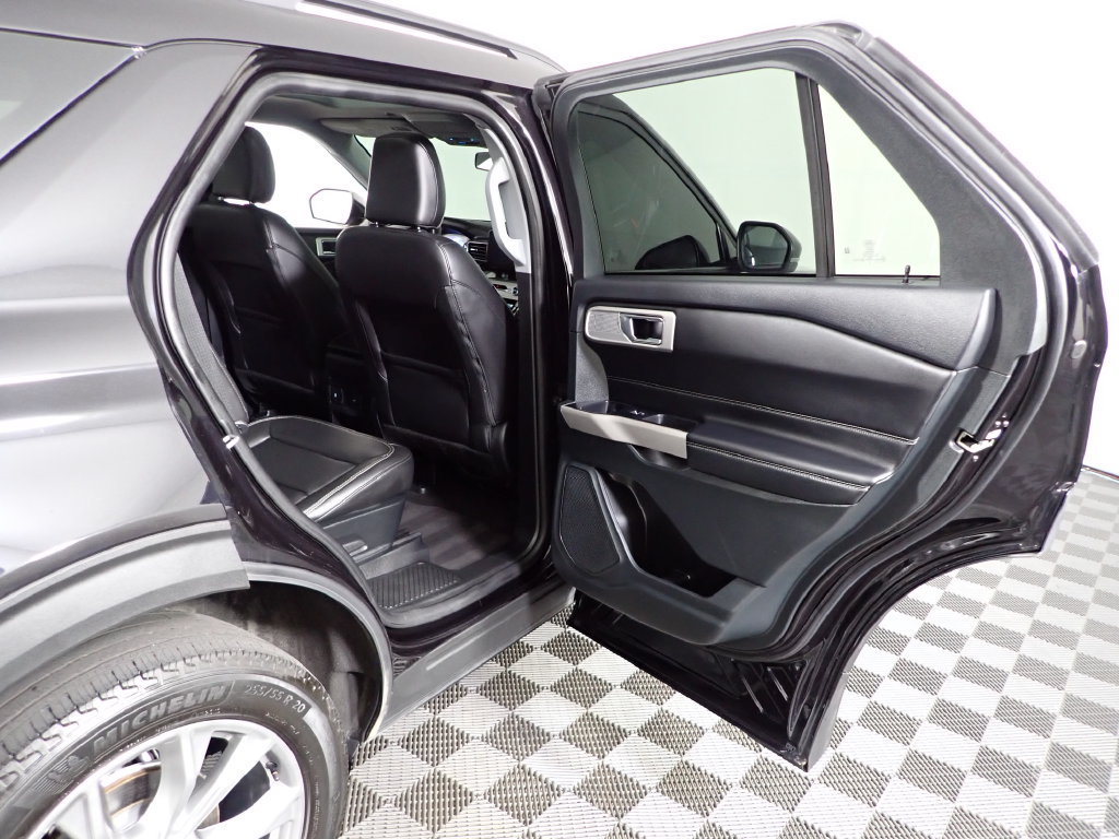 Used 2024 Ford Explorer XLT w/ Equipment Group 202A AWD/4WD image 34
