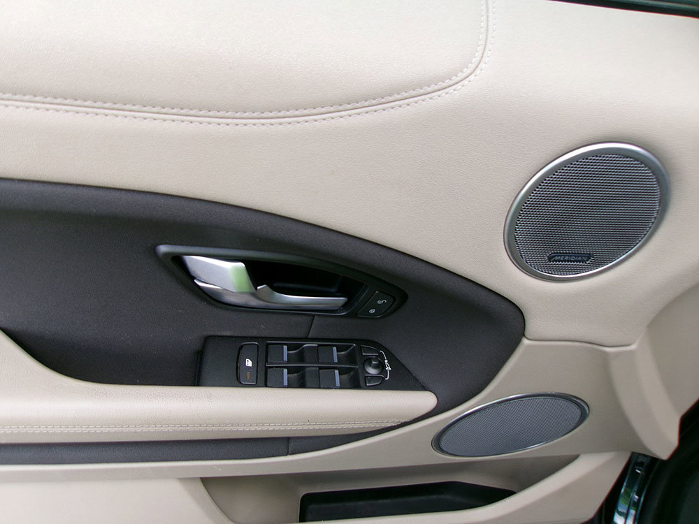 Used 2017 Land Rover Range Rover Evoque SE image 13