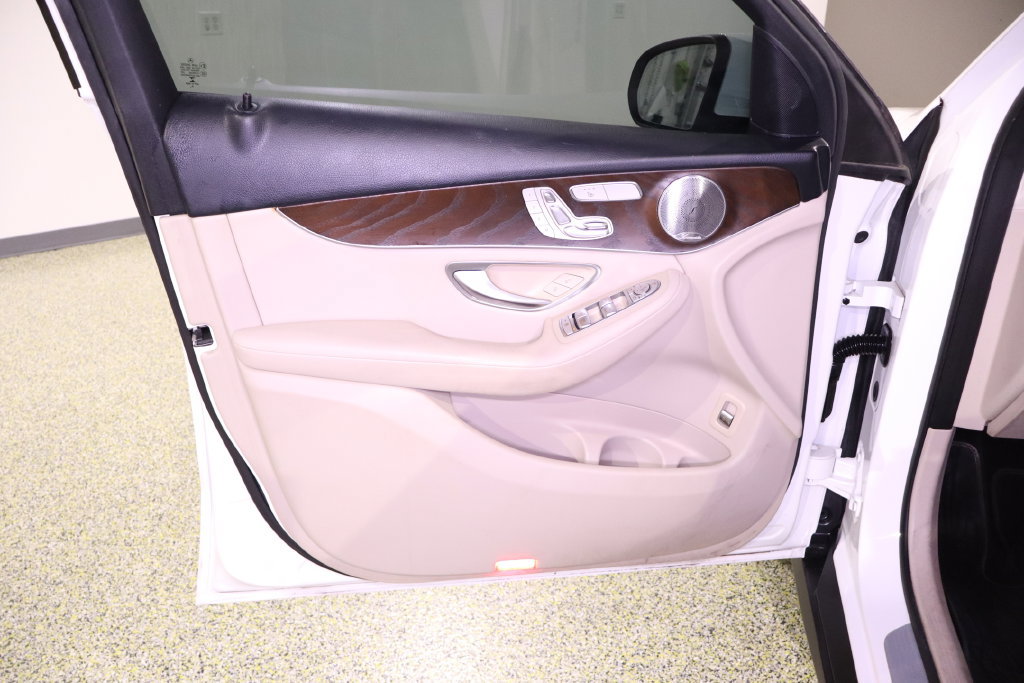 Used 2019 Mercedes-Benz GLC 300 4MATIC image 39