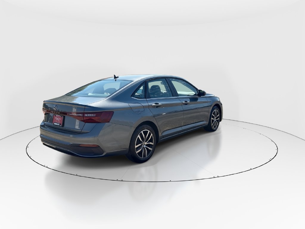 Used 2025 Volkswagen Jetta SE w/ Sunroof Package FWD image 8