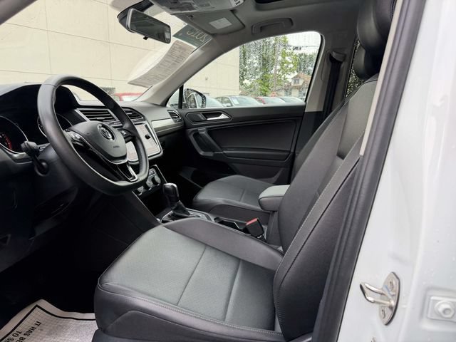 Certified 2020 Volkswagen Tiguan SE w/ Panoramic Sunroof Package AWD/4WD image 18