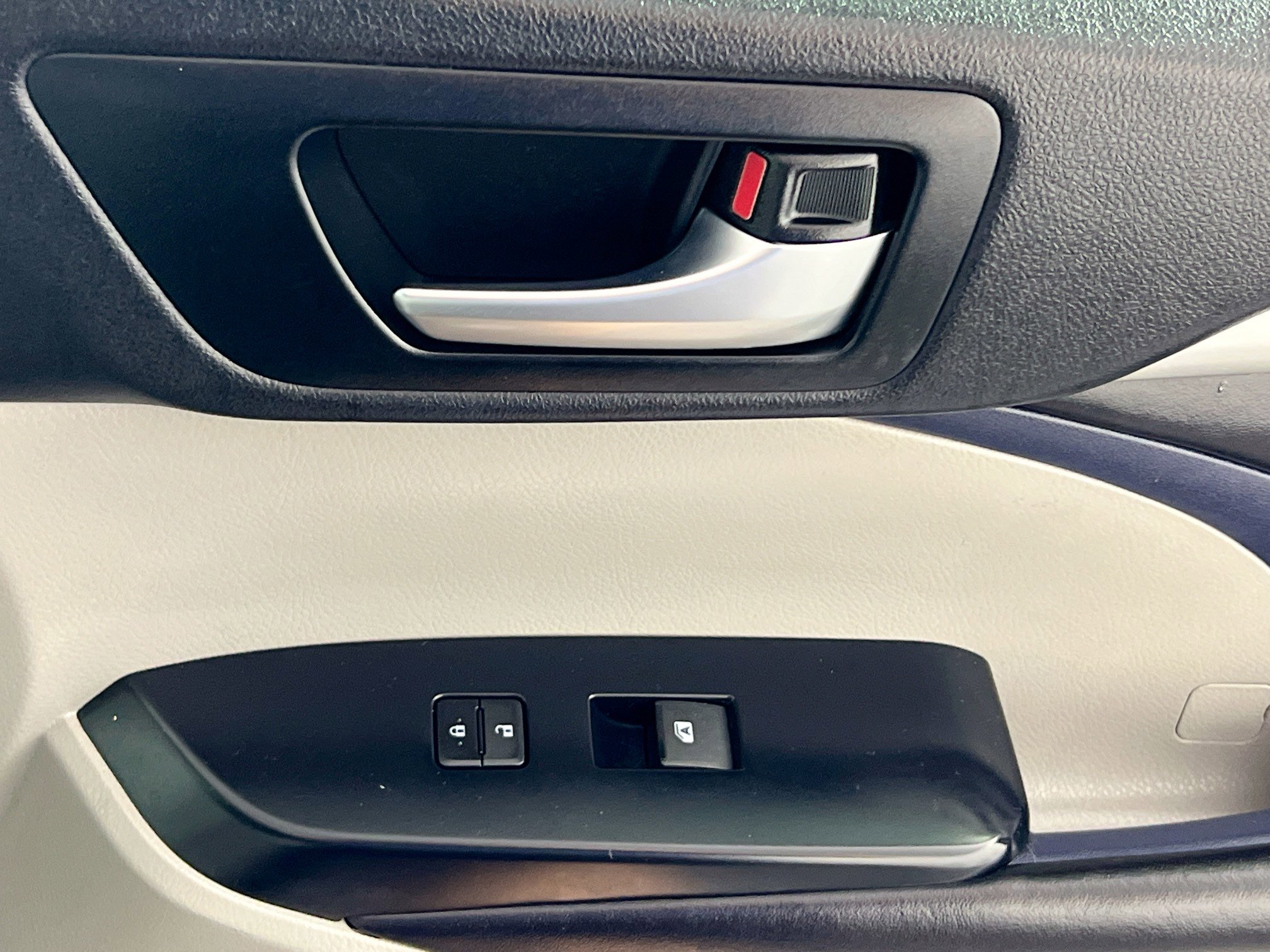 Used 2019 Toyota Highlander XLE image 32