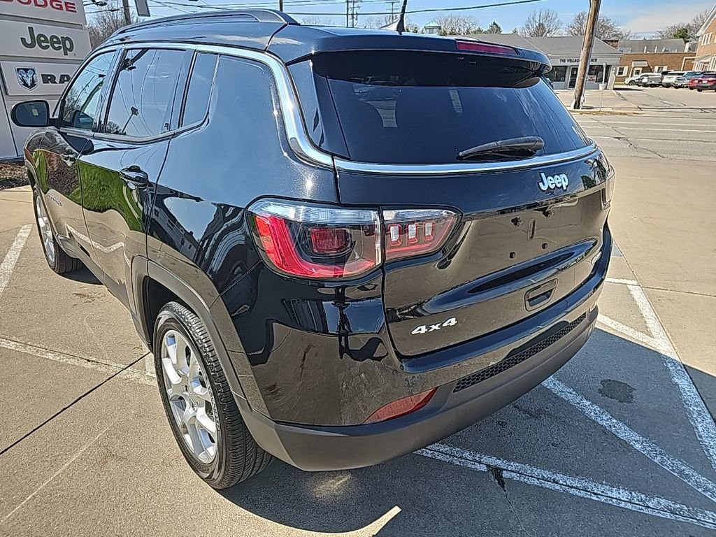 Used 2023 Jeep Compass Latitude AWD/4WD image 9
