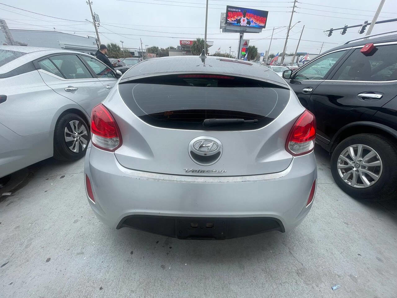 Used 2014 Hyundai Veloster image 8
