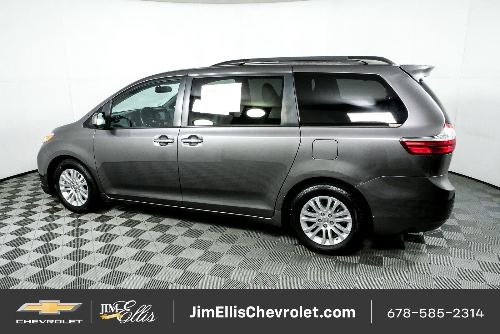 Used 2016 Toyota Sienna XLE FWD image 27