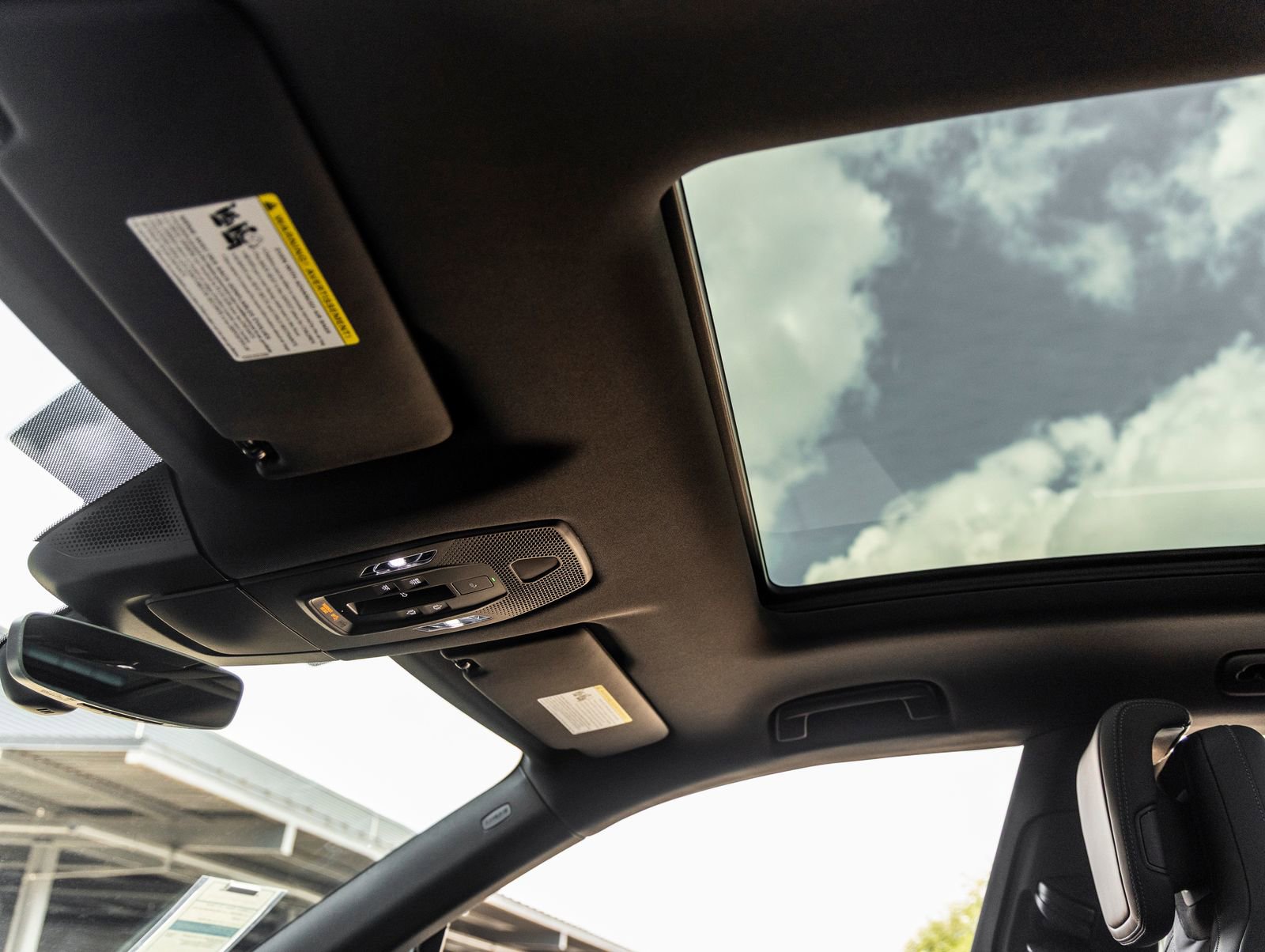 Certified 2025 Porsche Macan Electric image 23