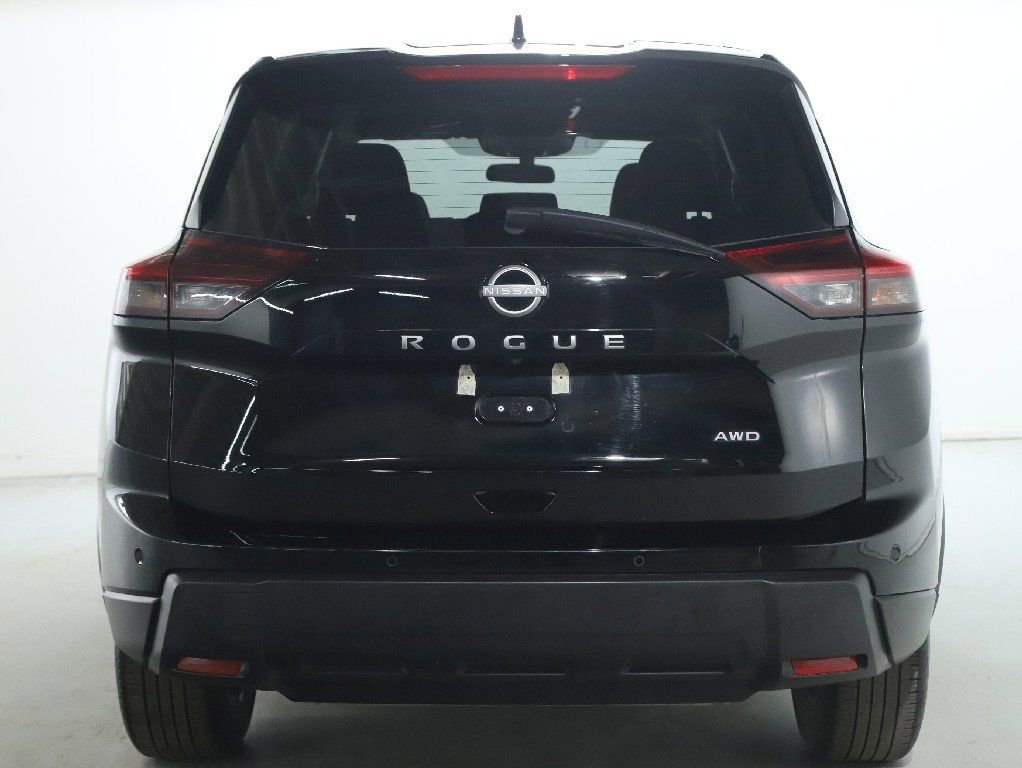 Certified 2025 Nissan Rogue SV image 42