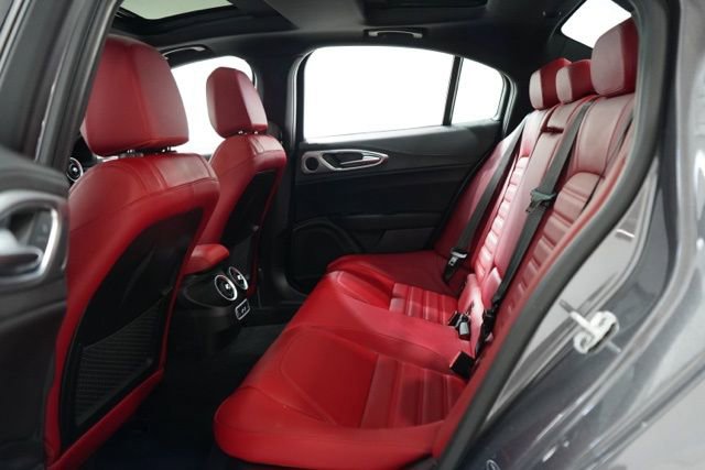 Used 2025 Alfa Romeo Giulia AWD image 32