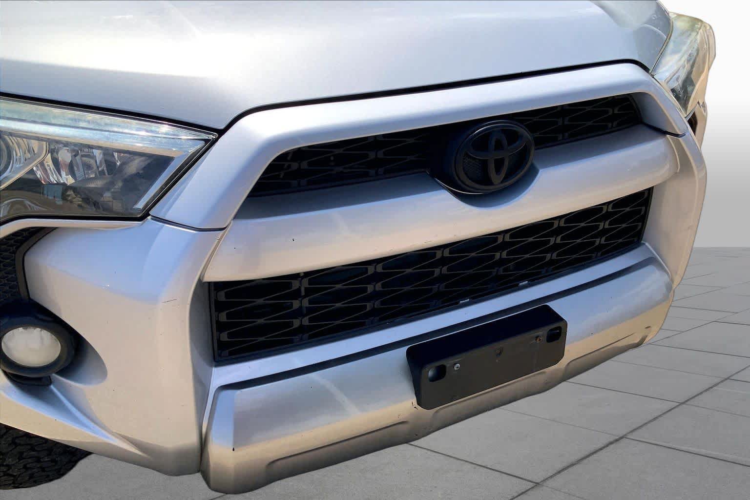 Used 2018 Toyota 4Runner TRD Off-Road Premium AWD/4WD image 37