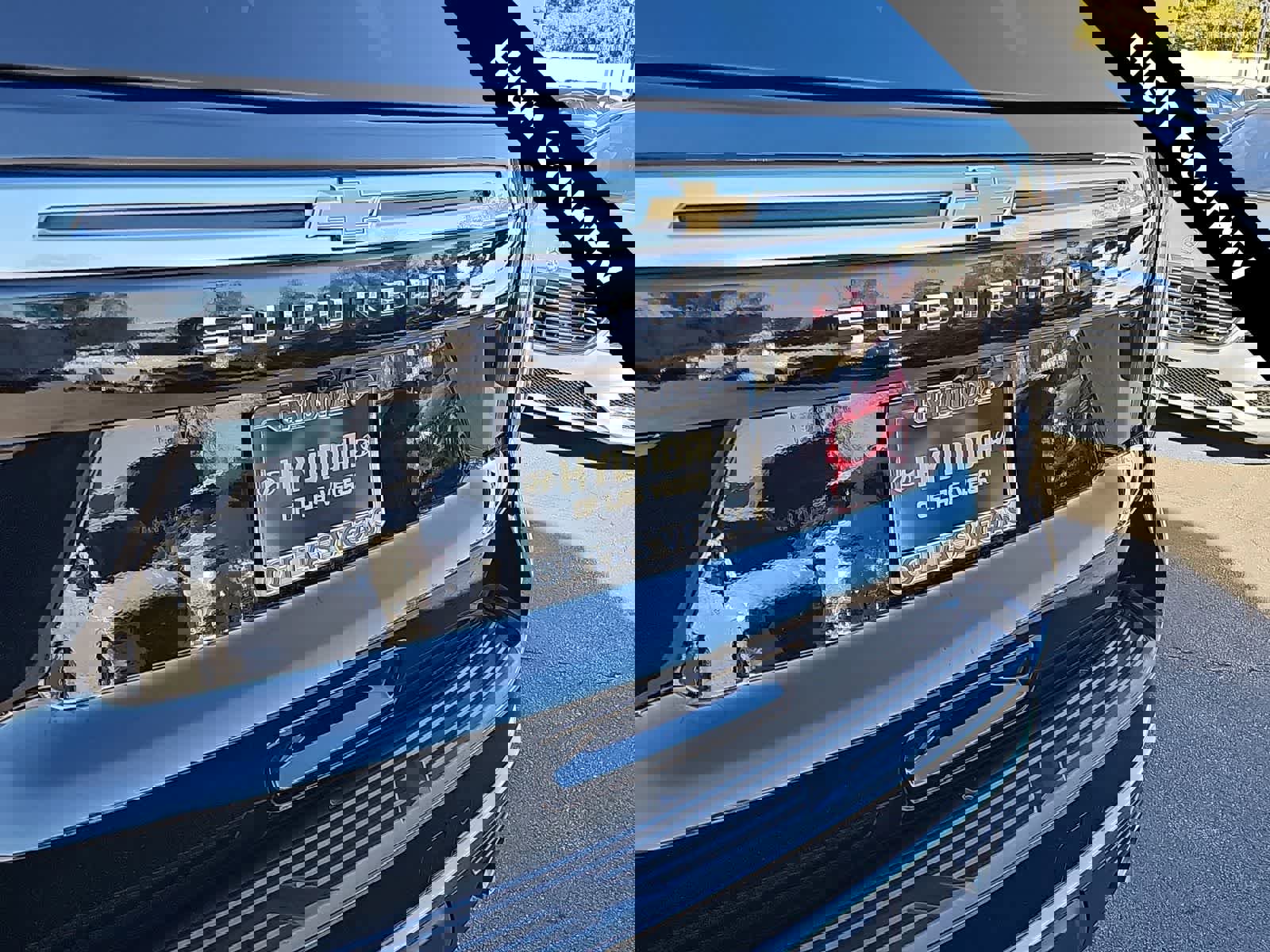 Used 2022 Chevrolet Suburban High Country image 11