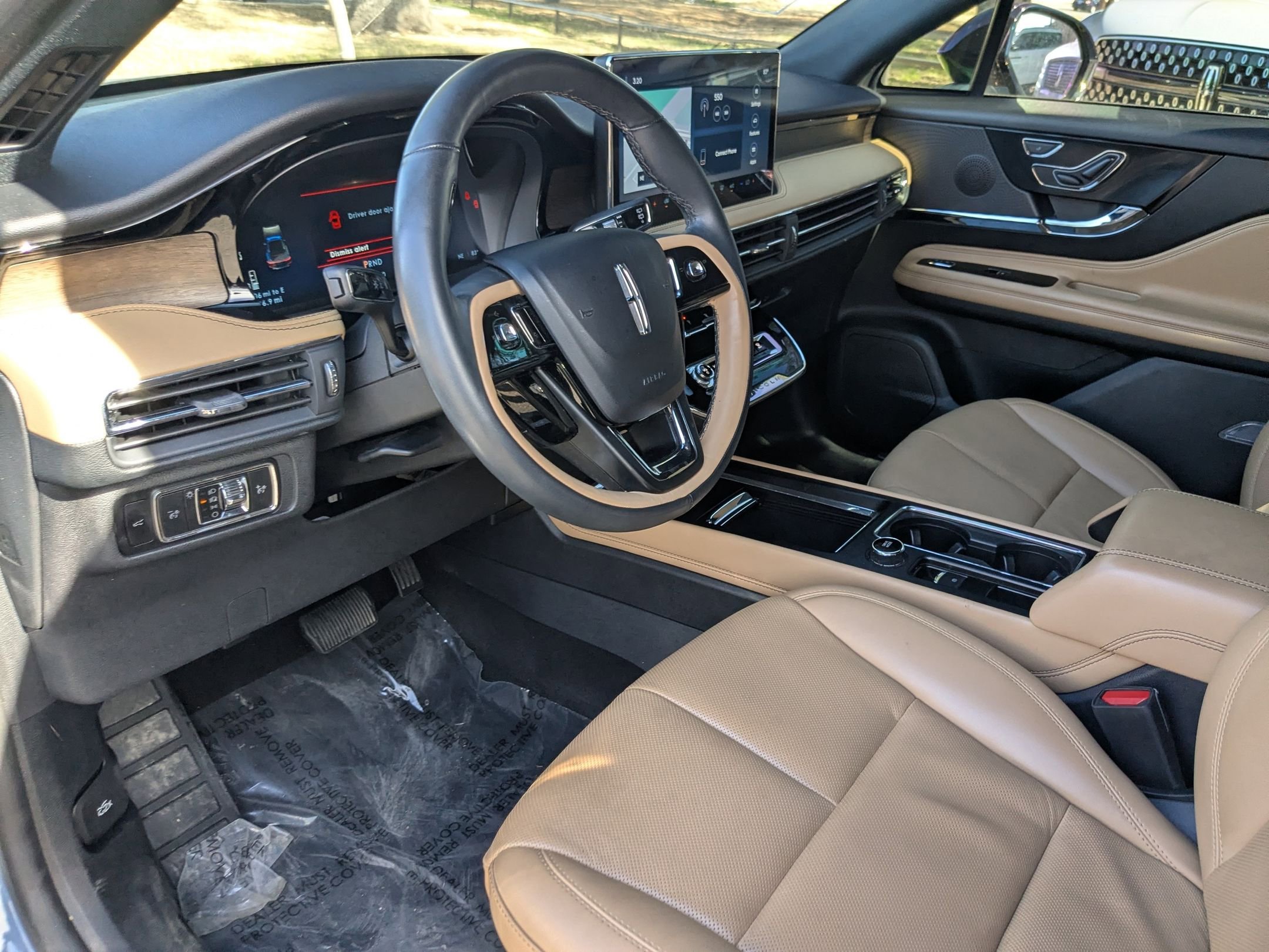 Used 2023 Lincoln Corsair Reserve w/ Jet Appearance Package image 10