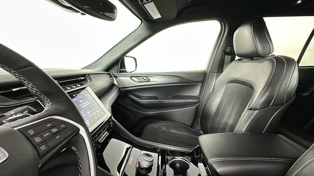 Certified 2023 Jeep Grand Cherokee Altitude image 18