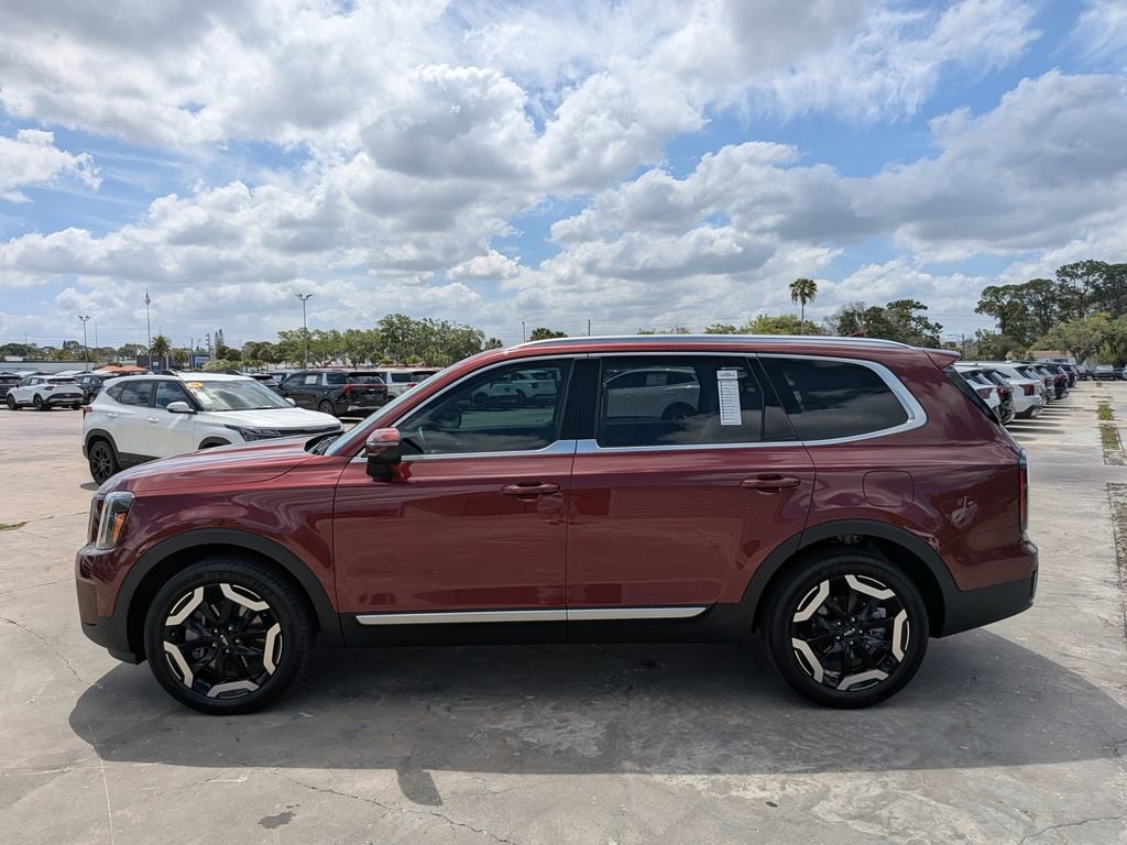 Certified 2023 Kia Telluride EX w/ EX Captain's Chair Package AWD/4WD image 5