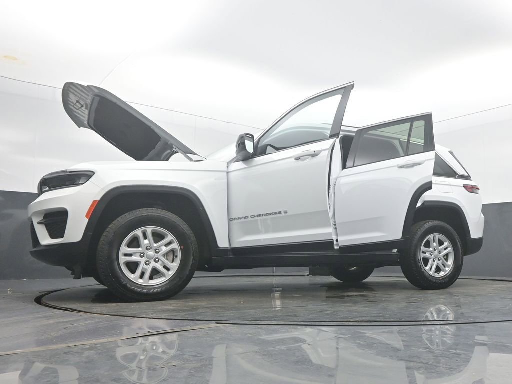 Used 2024 Jeep Grand Cherokee Laredo w/ Luxury Tech Group I image 57