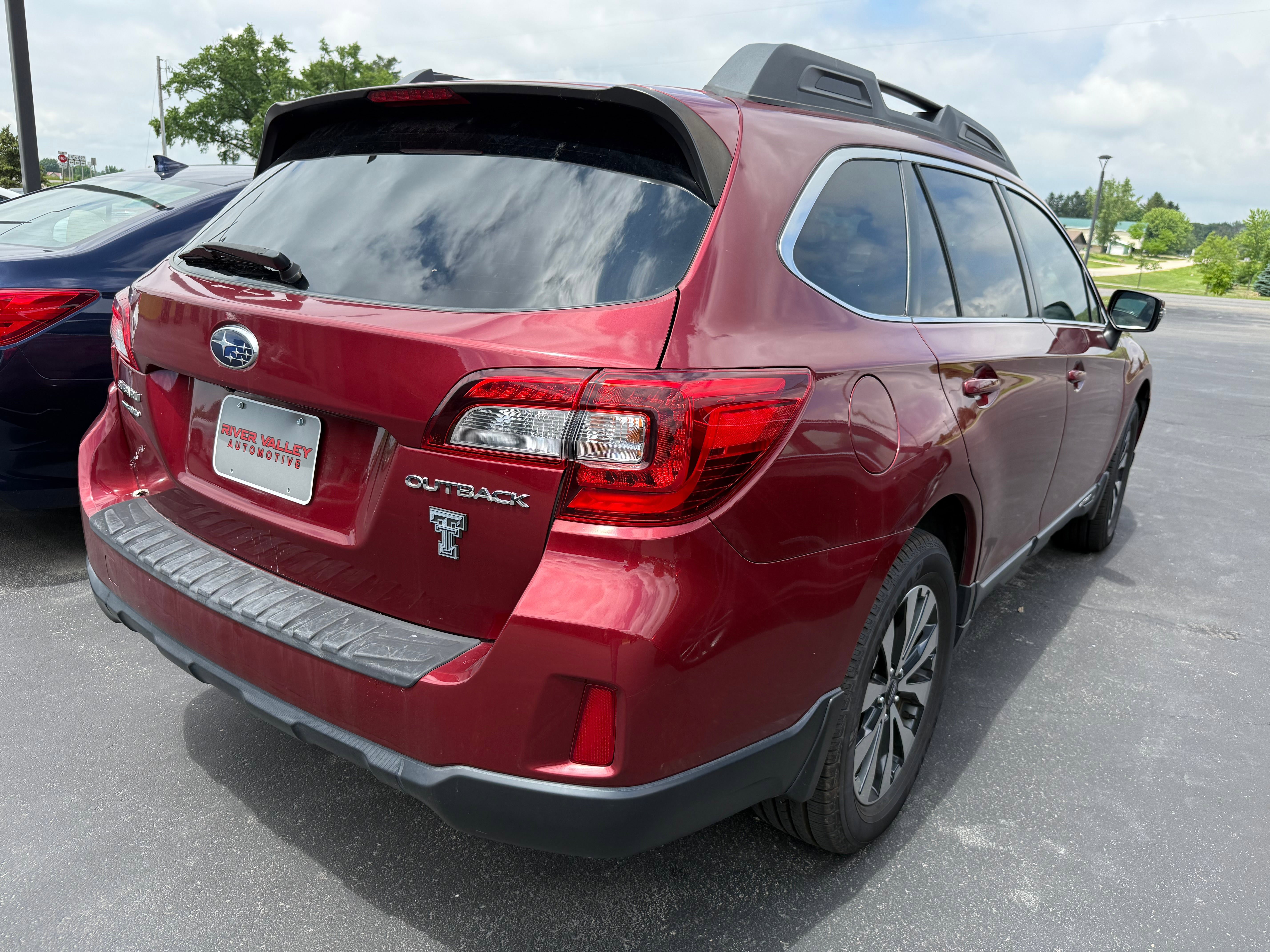 Used 2015 Subaru Outback 2.5i Limited AWD/4WD image 3