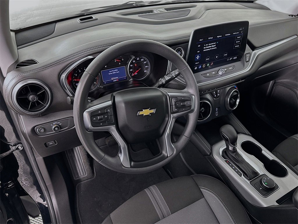 Used 2025 Chevrolet Blazer LT image 9