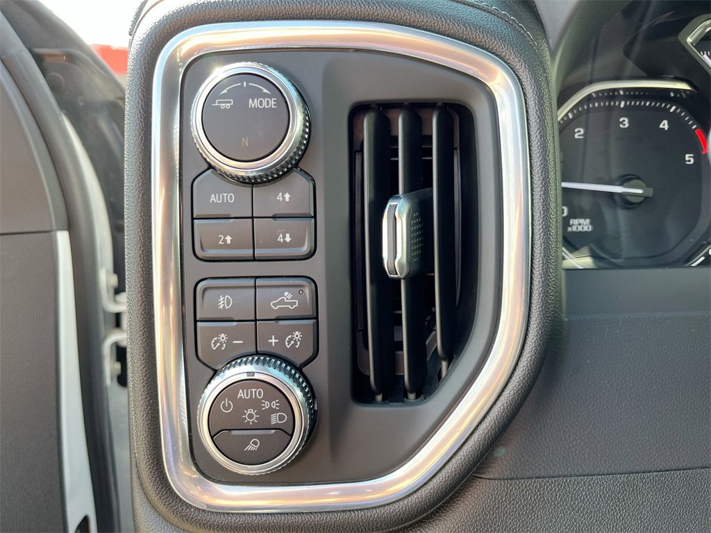 Used 2021 GMC Sierra 2500 SLT w/ SLT Convenience Package image 18