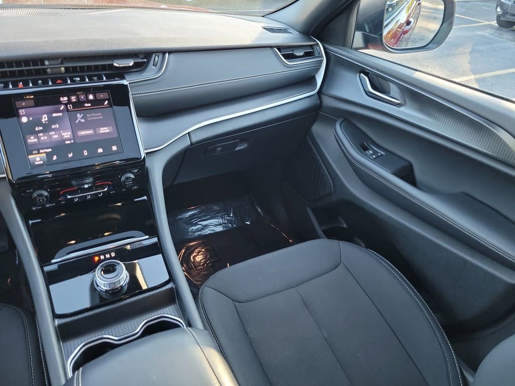 Used 2024 Jeep Grand Cherokee Laredo X w/ Trailer Tow Package image 19