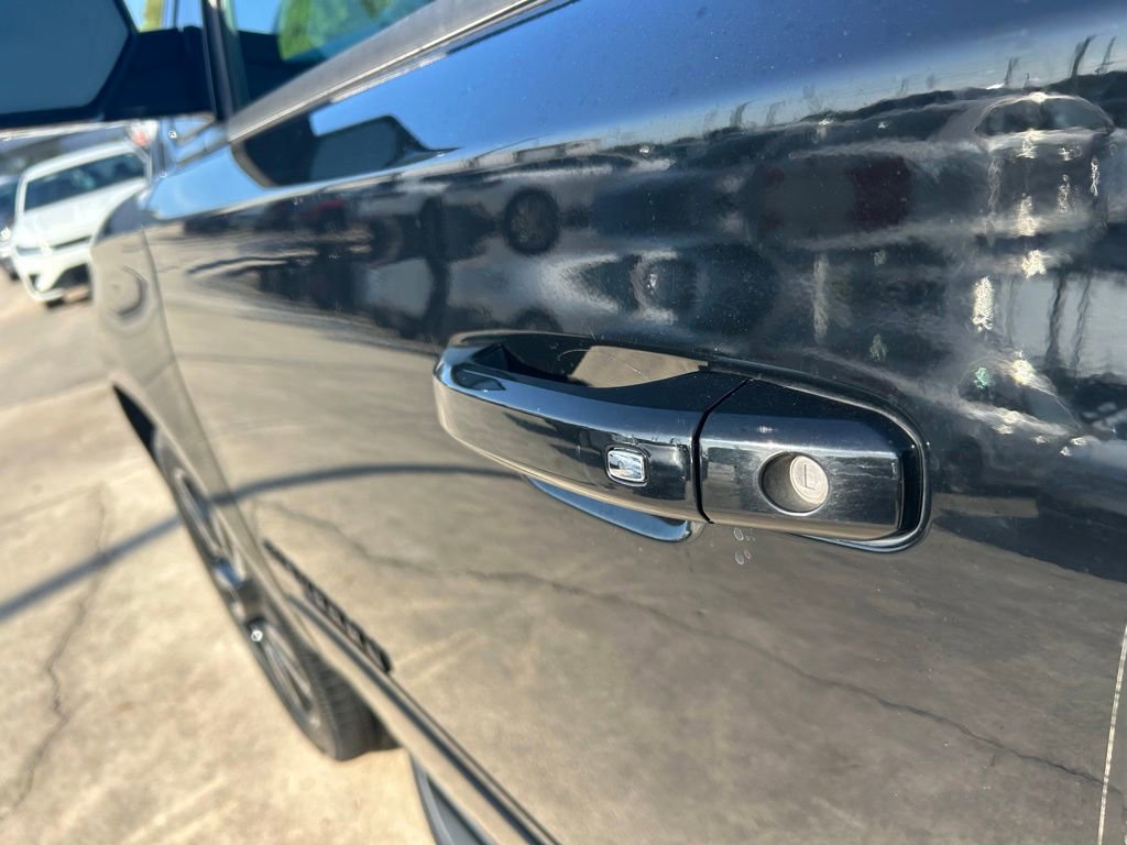 Used 2019 Chevrolet Suburban Premier w/ RST Edition RWD image 27
