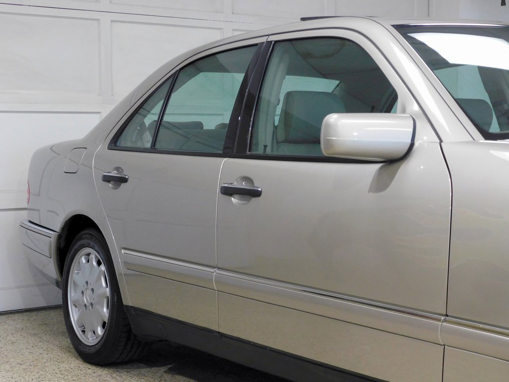 Used 1999 Mercedes-Benz E 320 4MATIC Sedan image 7