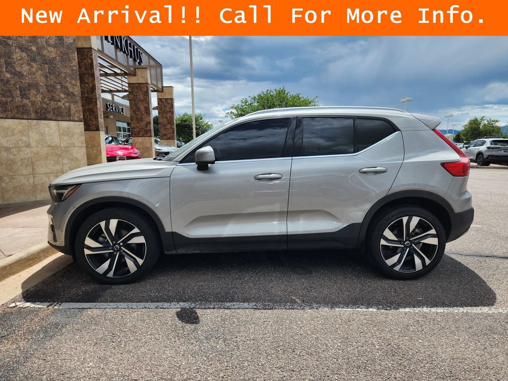 Used 2025 Volvo XC40 B5 Plus w/ Climate Package AWD/4WD image 3