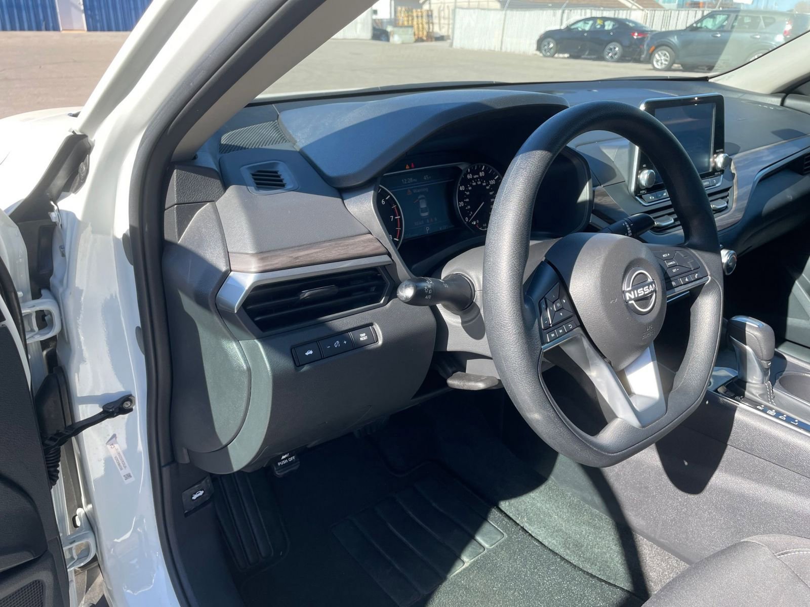 Used 2025 Nissan Altima 2.5 SV image 35