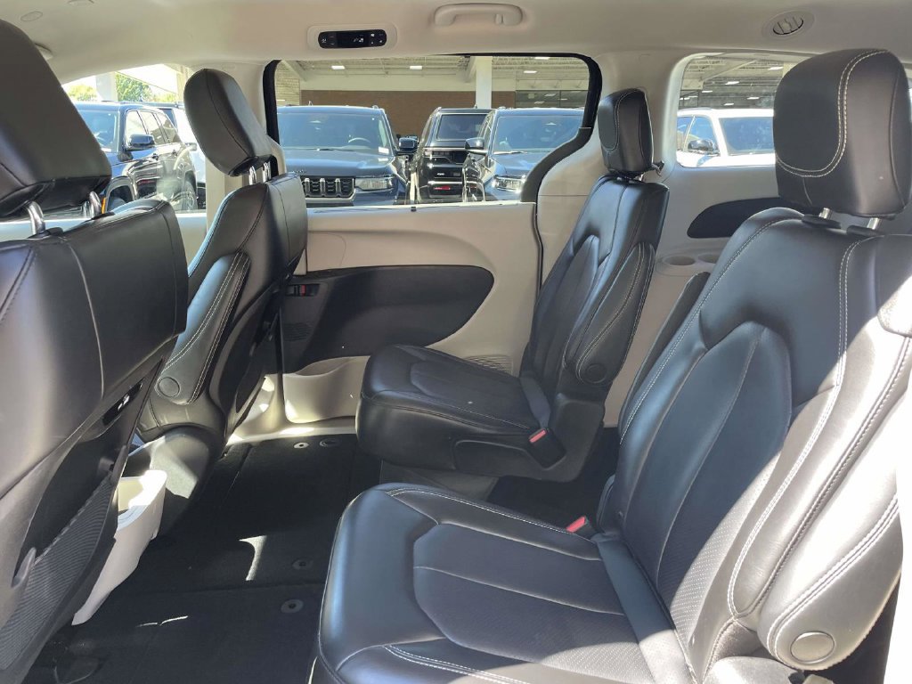 Certified 2023 Chrysler Pacifica Touring-L FWD image 21
