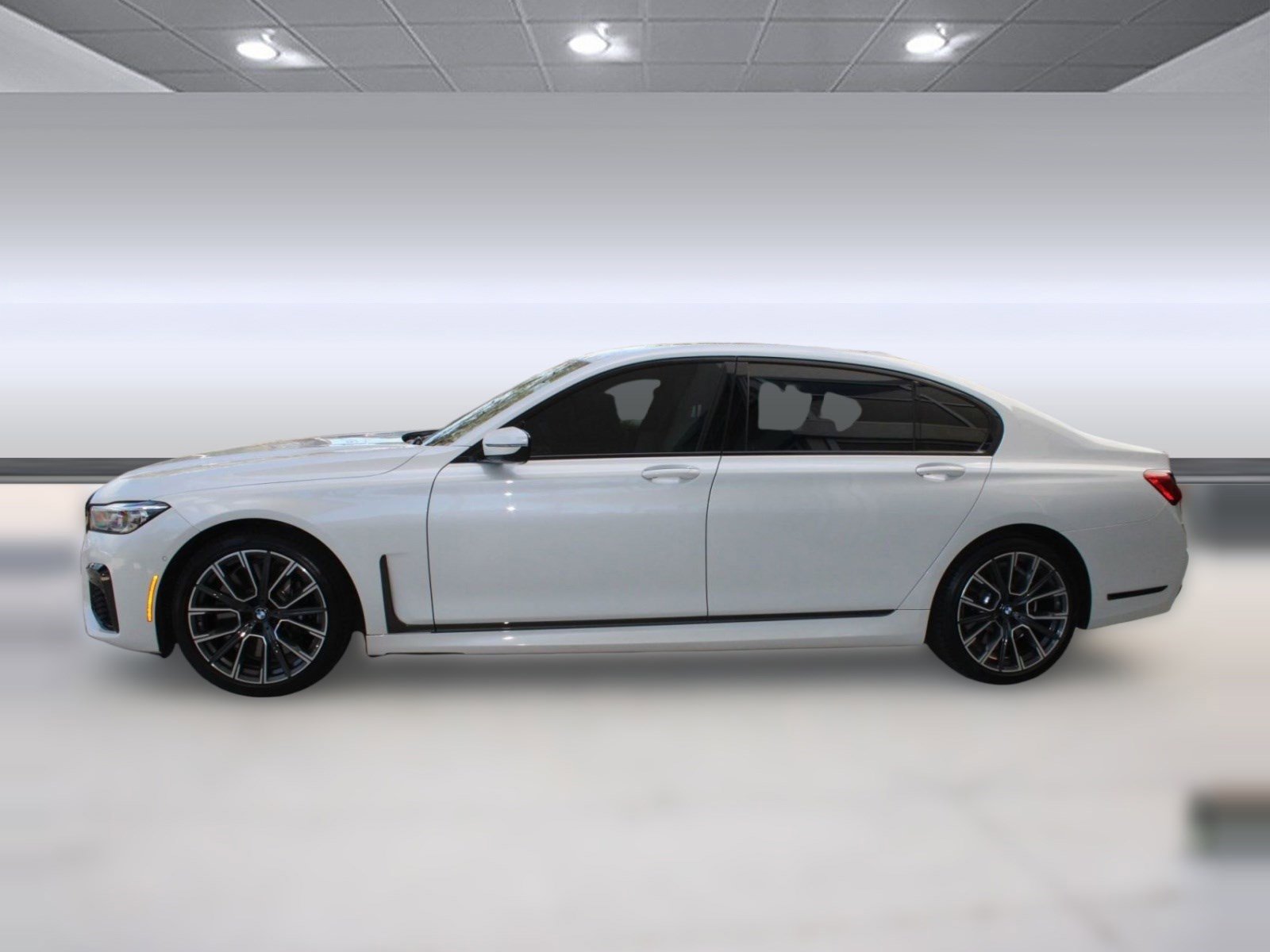 Used 2022 BMW 750i xDrive w/ Luxury Rear Seating Package image 2