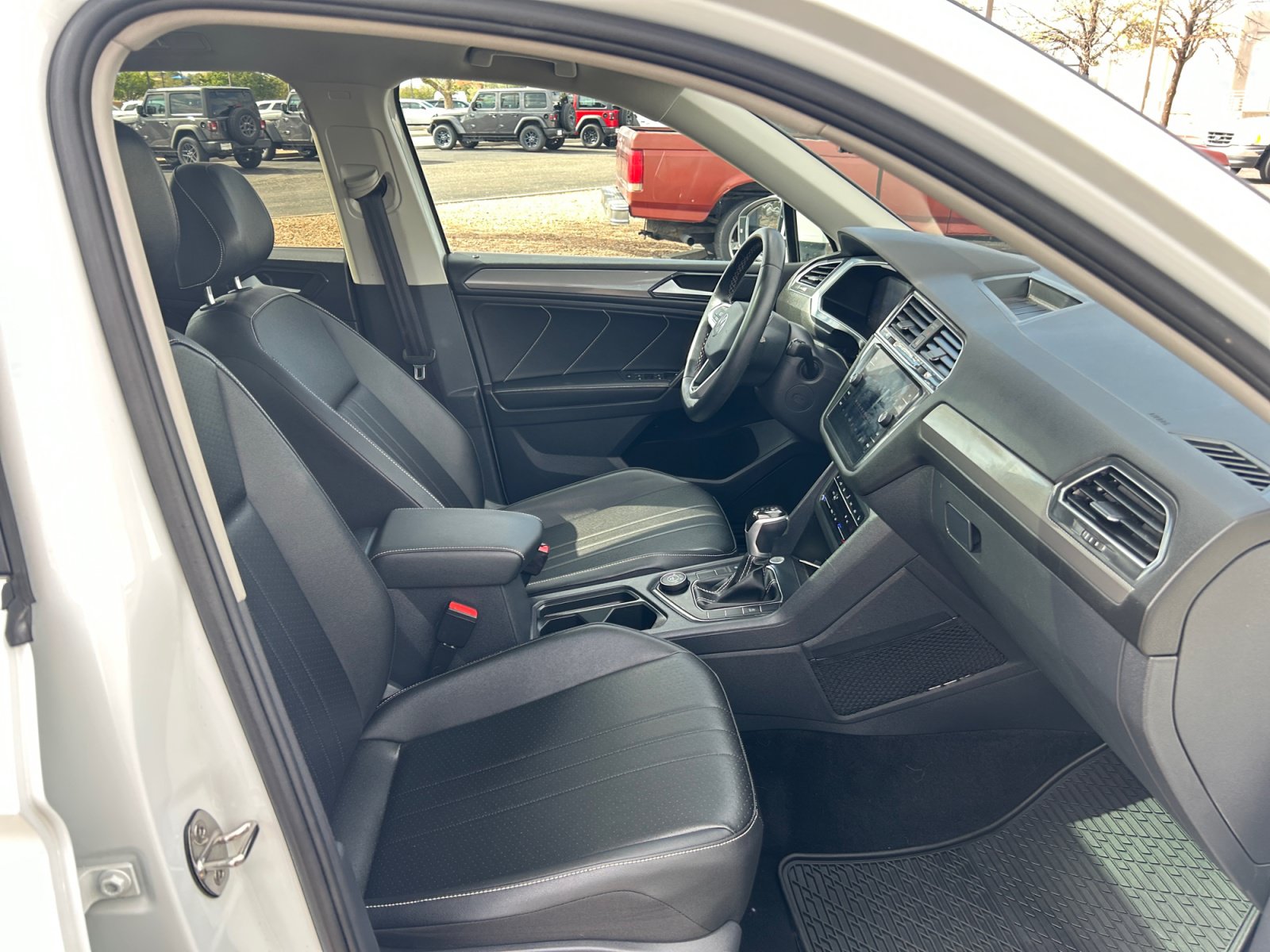 Used 2023 Volkswagen Tiguan SE AWD/4WD image 19