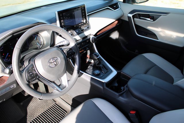 Used 2020 Toyota RAV4 Limited image 2