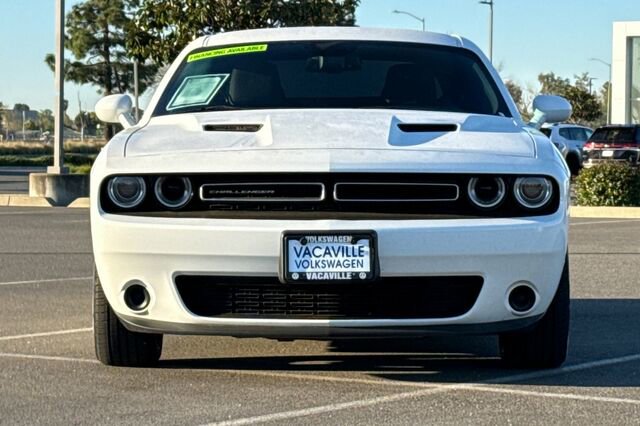Used 2016 Dodge Challenger SXT image 9