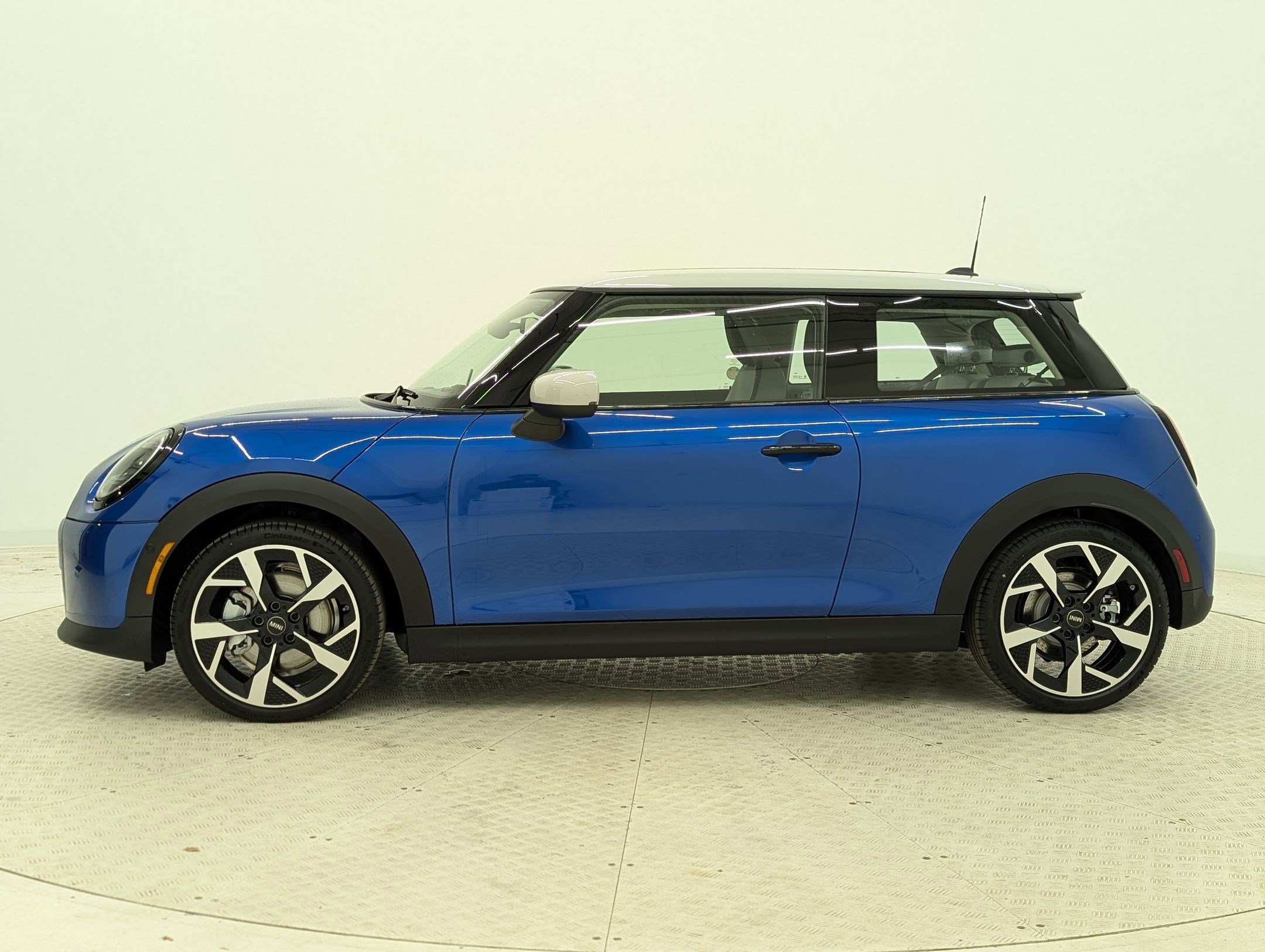 New 2026 MINI Cooper S image 2