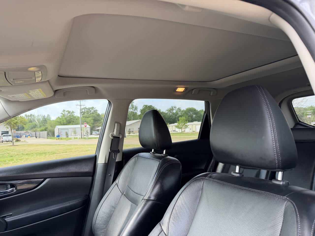 Used 2018 Nissan Rogue SL w/ Premium Package image 13