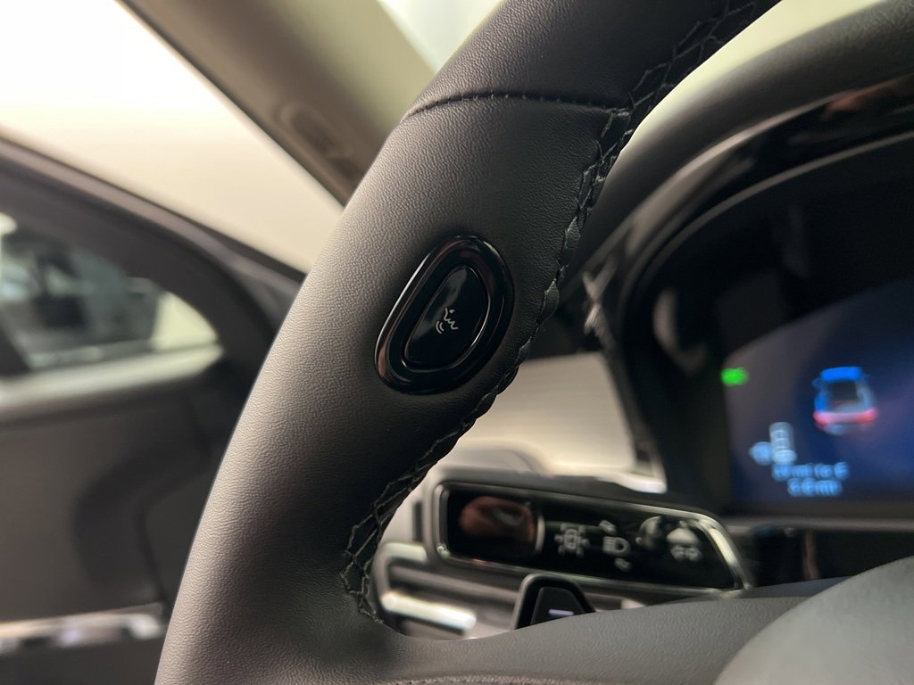 Used 2026 Lincoln Corsair Premiere image 19