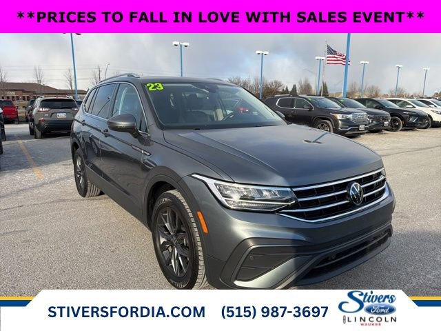 Used 2023 Volkswagen Tiguan SE image 1