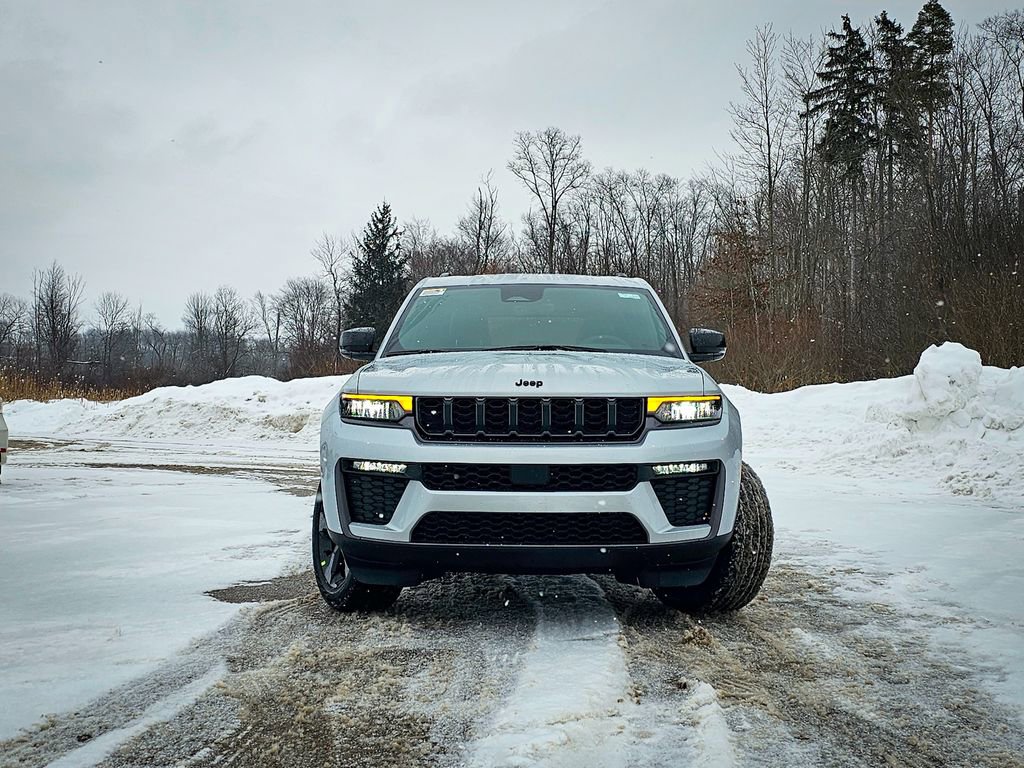 New 2026 Jeep Grand Cherokee Limited w/ Limited Altitude Package AWD/4WD image 8