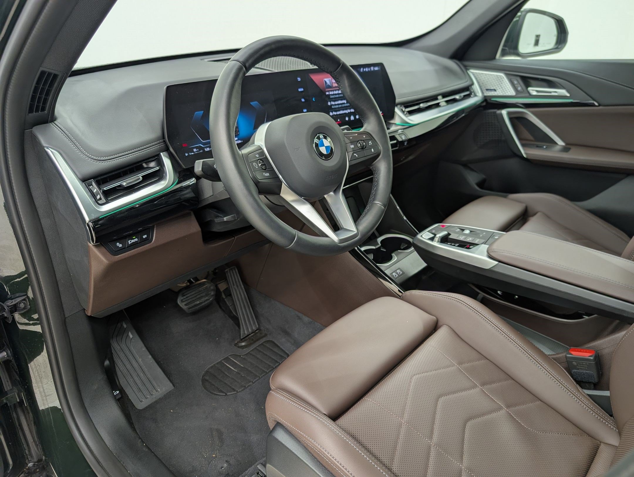 Used 2025 BMW X1 xDrive28i w/ Convenience Package AWD/4WD image 4